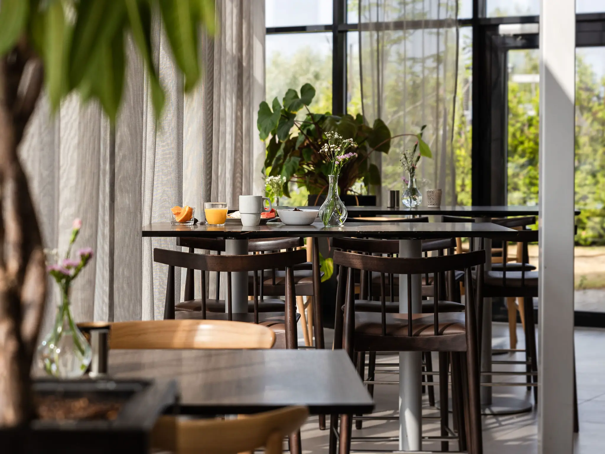 Uppdukad frukost i Arenahotellets restaurang