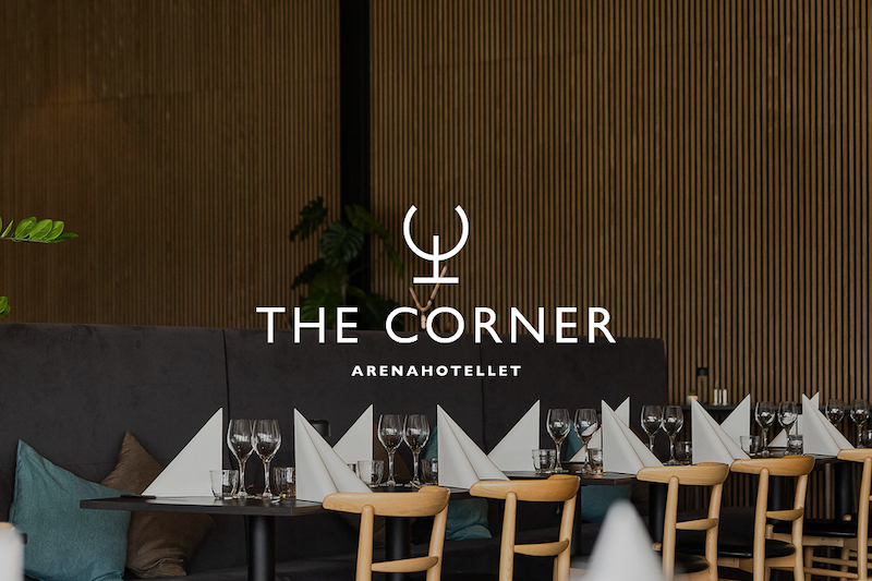 Uppdukade bord inne på restaurangen The Corner